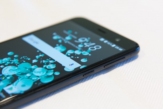 Das U Play ist mit seinem 5,2-Zoll-Display kleiner, hat eine schwächere Ausstattung und kein Zusatzdisplay. (Bild: Martin Wolf/Golem.de)